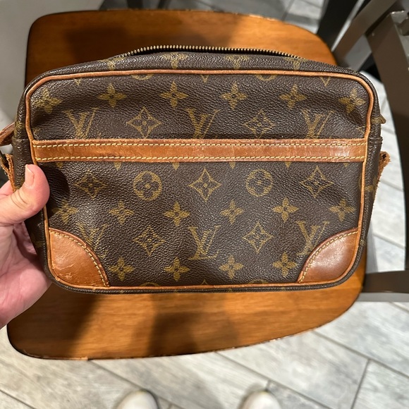 Authentic Vintage Louis Vuitton crossbody bag - Picture 1 of 5